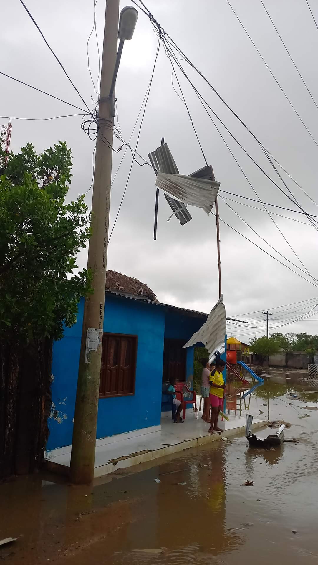 Fuertes vientos en San Onofre están dejando sin techo a varias viviendas