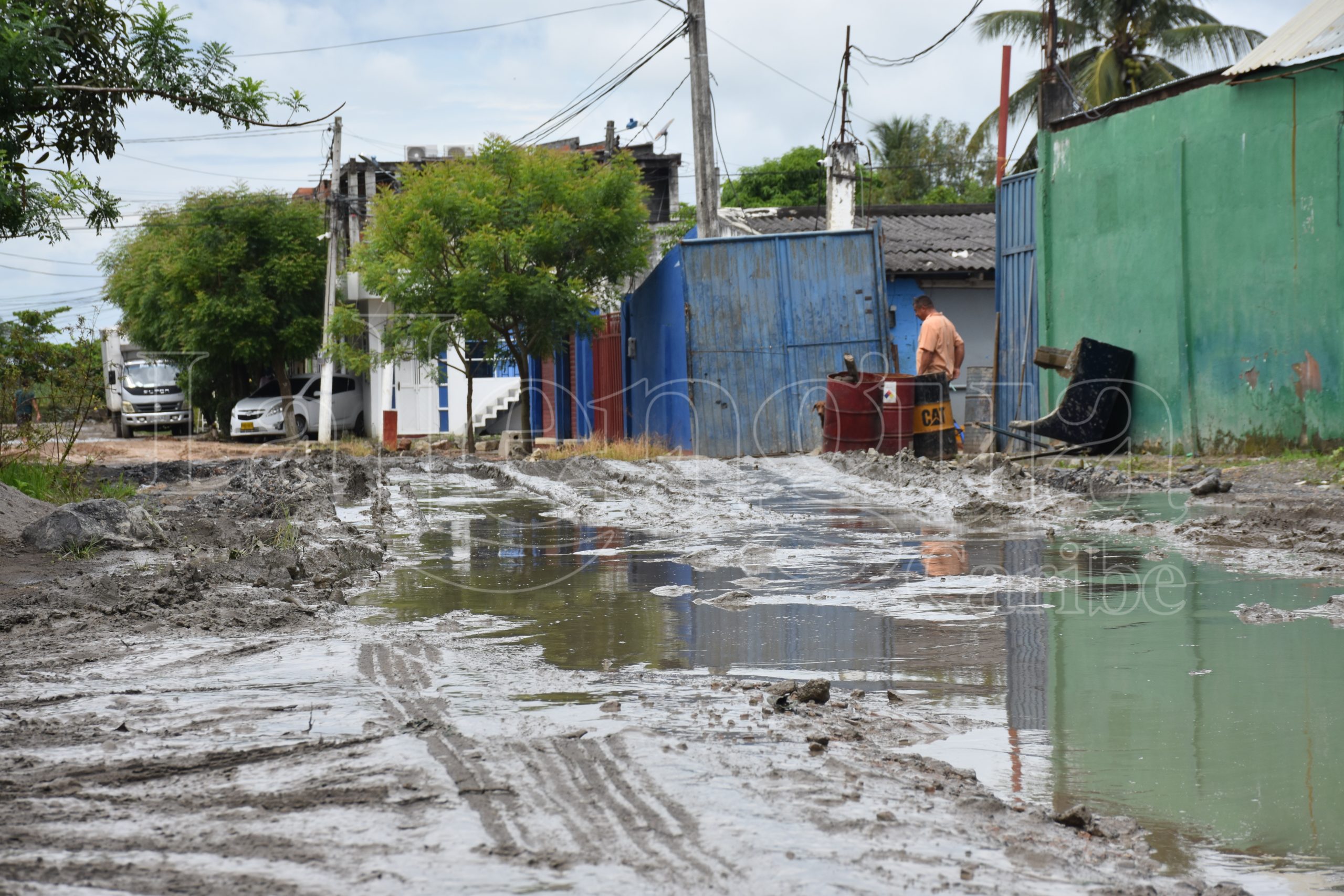 En las próximas horas realizarán limpieza del canal cercano al barrio Caribe para evacuar aguas represadas