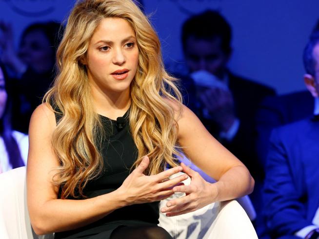 Fiscalía de España pide cárcel y millonaria multa para Shakira