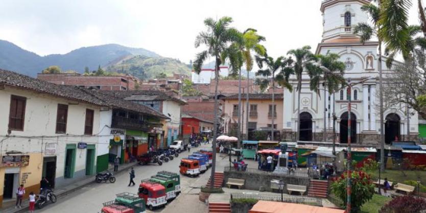 Ataque con explosivos dejó un militar muerto y tres más heridos en Ituango, Antioquia
