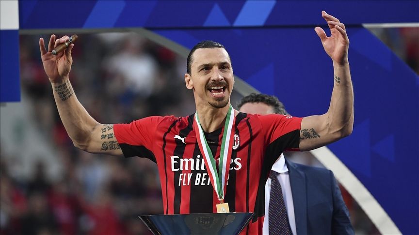 ‘Ibra’ se queda en el Milan, renovó por un año más