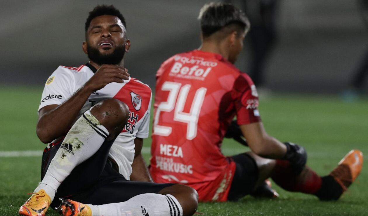 Alarma en River, el cordobés Miguel Borja abandonó el entrenamiento