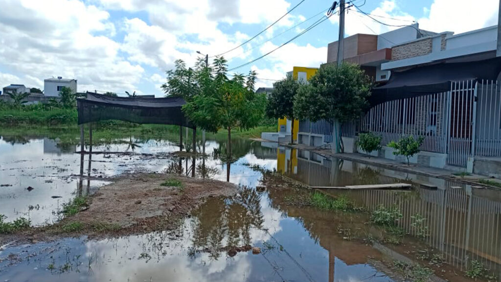 Habitantes de Vallejo 2 piden ayuda a la Alcaldía, no soportan las aguas estancadas