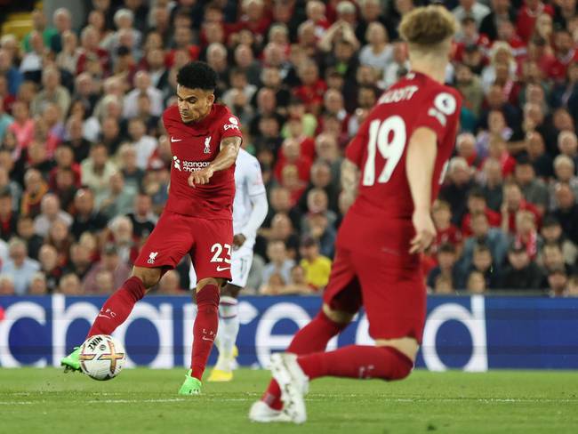 Golazo con el que Lucho Díaz salvó al Liverpool de una derrota le da la vuelta al mundo