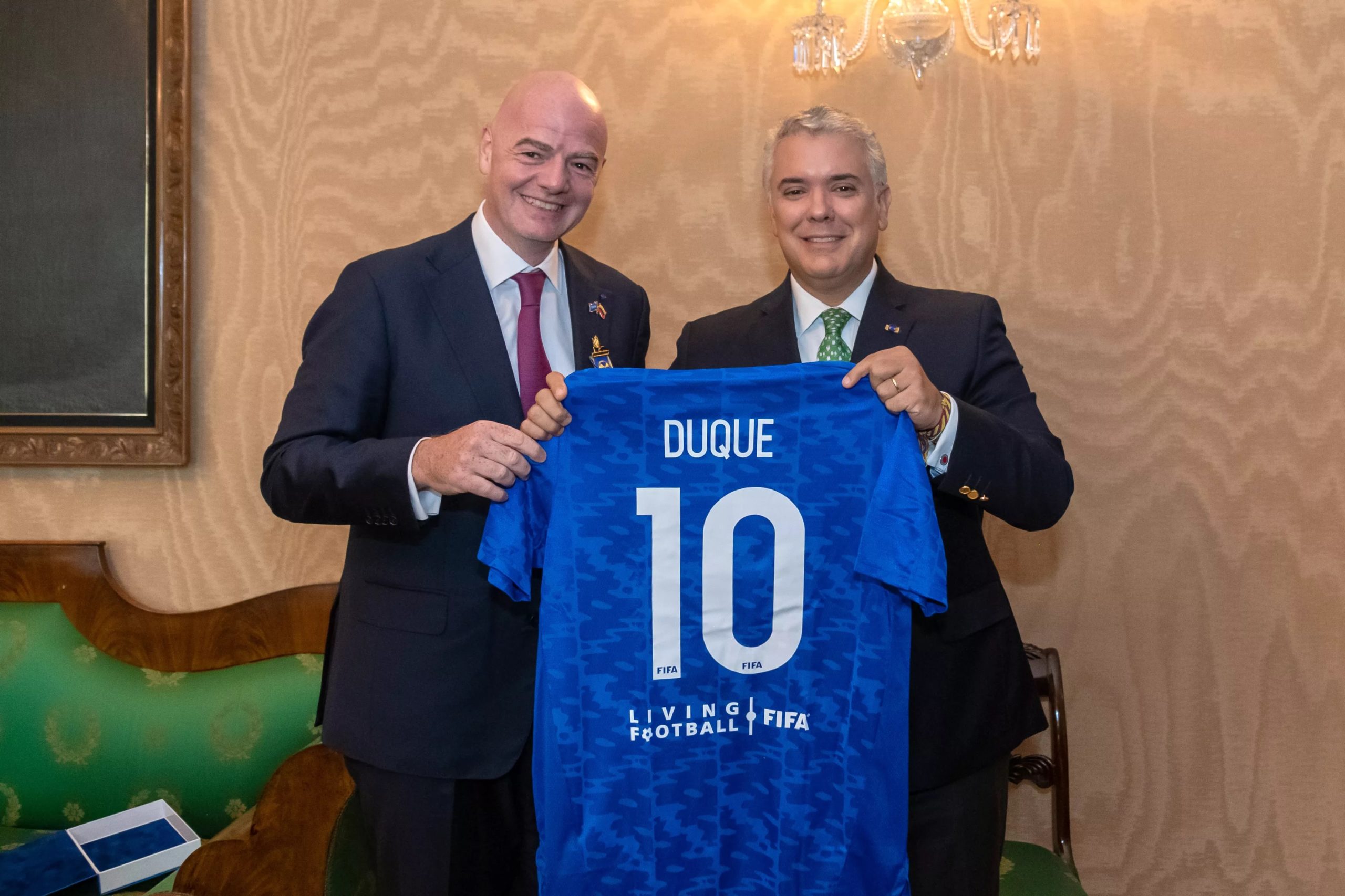 Expresidente Duque integrará la junta directiva de la Fundación FIFA - LA LENGUA CARIBE