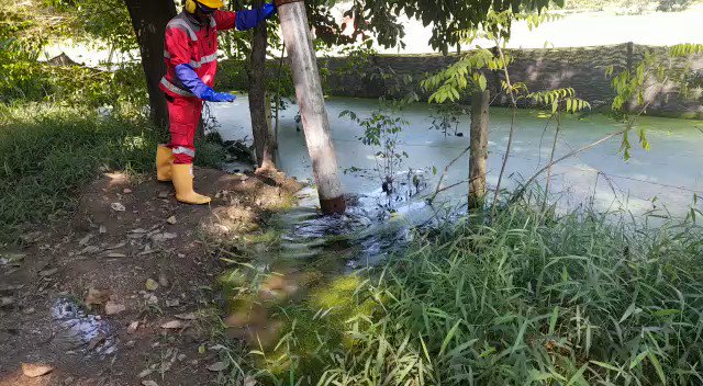 Inició la evacuación de aguas estancadas en inmediaciones del relleno sanitario de Loma Grande