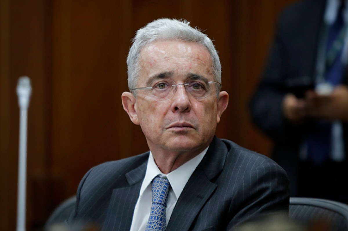 «En lugar de acudir a tutela habrá que pedir ayuda a los políticos»: Uribe contra la reforma a la salud