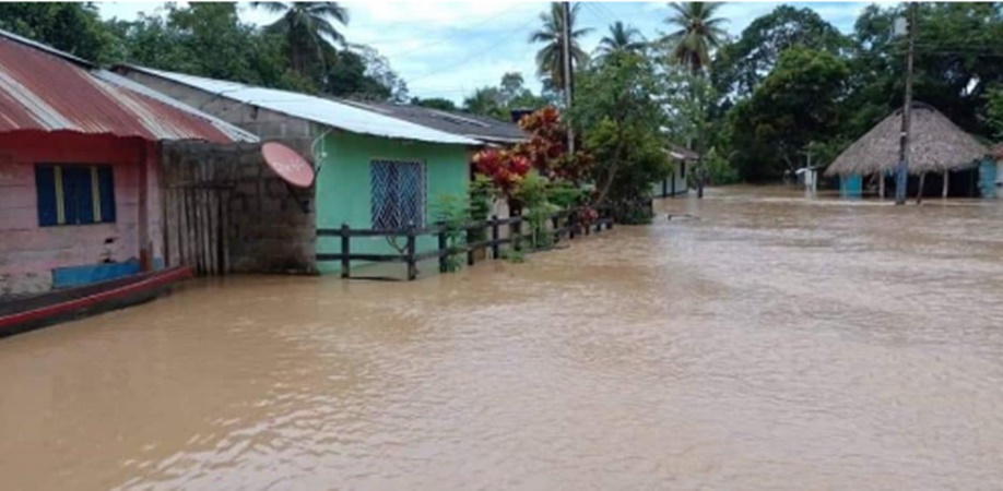 Crítica situación en Montelibano por fuertes inundaciones, habitantes claman ayudas