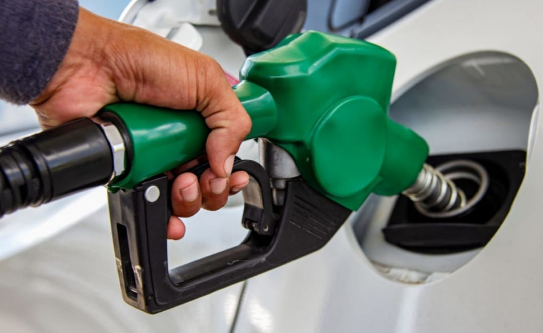 Mintransporte evalúa dar un subsidio a taxis y bajar precio del SOAT para motos ante alza de la gasolina