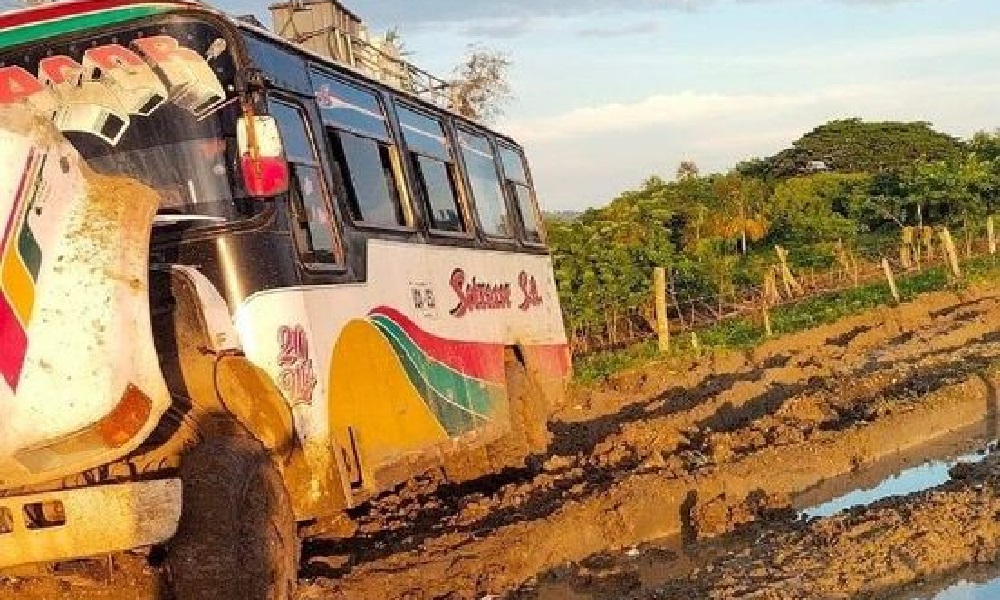 Habitantes de zona rural de Puerto Escondido están incomunicados por mal estado de las vías