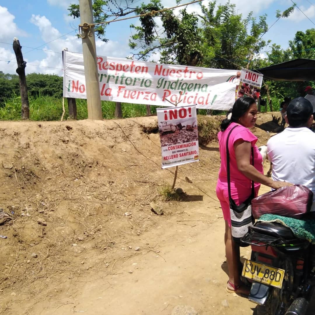 Vuelve y juega, comunidad bloqueó vía de acceso al relleno sanitario Las Tángaras en Ciénaga de Oro