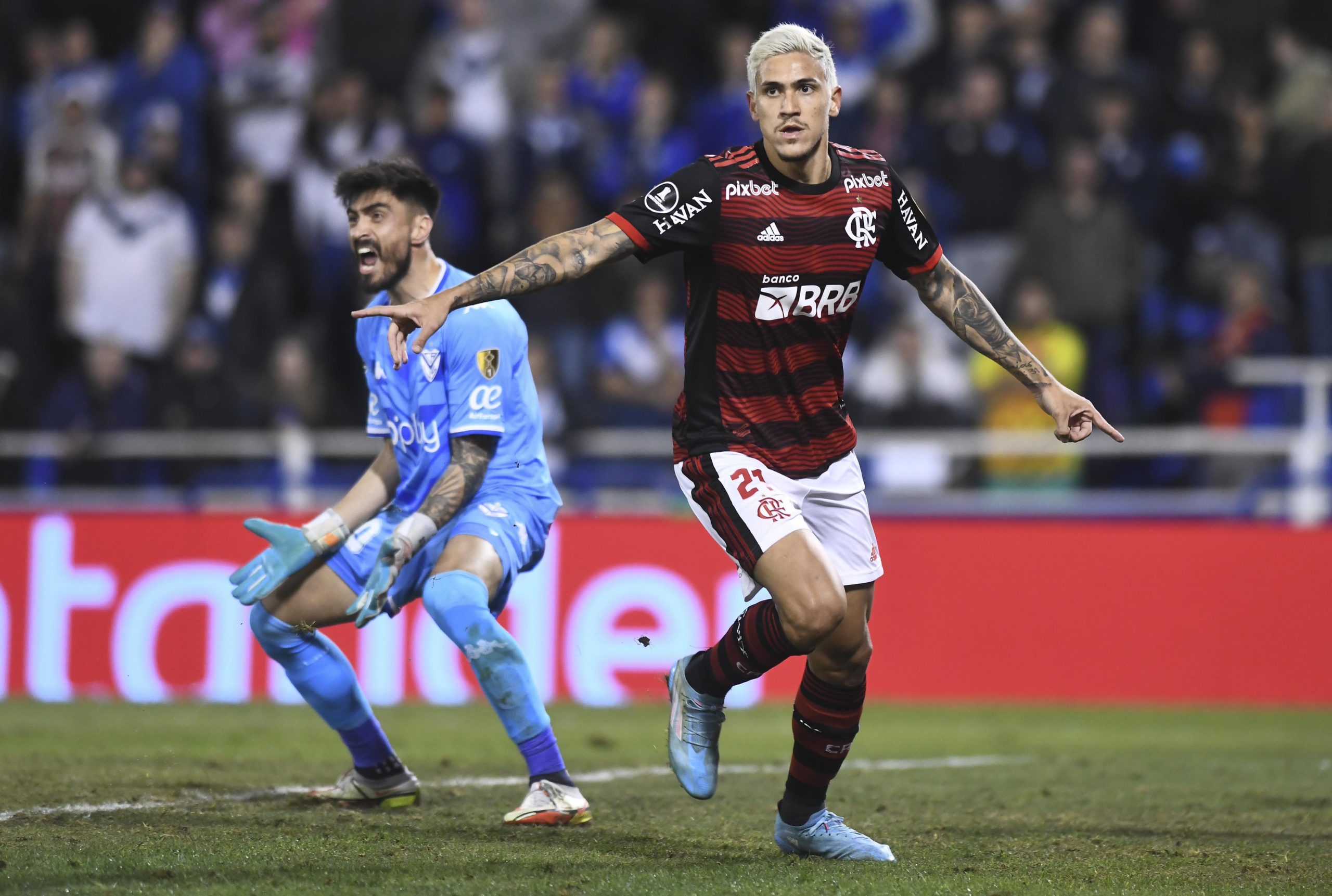 Flamengo hizo fiesta en Argentina, goleó a Vélez Sarsfield y quedó a un paso de la final