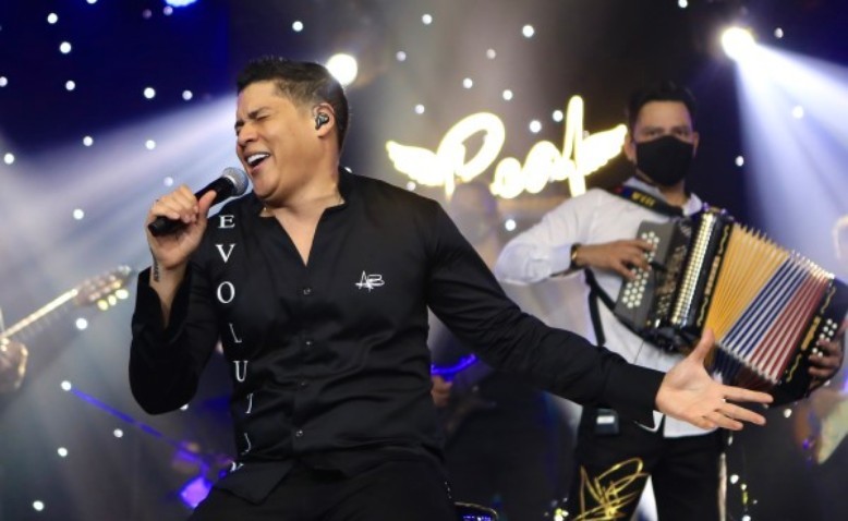Qué humildad, Rafa Pérez le dio la oportunidad de cantar vendedor de muslito de pollo en uno de sus conciertos