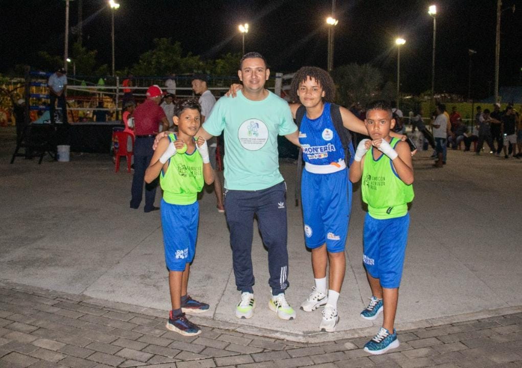 Boxeadores del semillero de la Fundación A La Rueda Rueda se destacaron en Intercolegiados