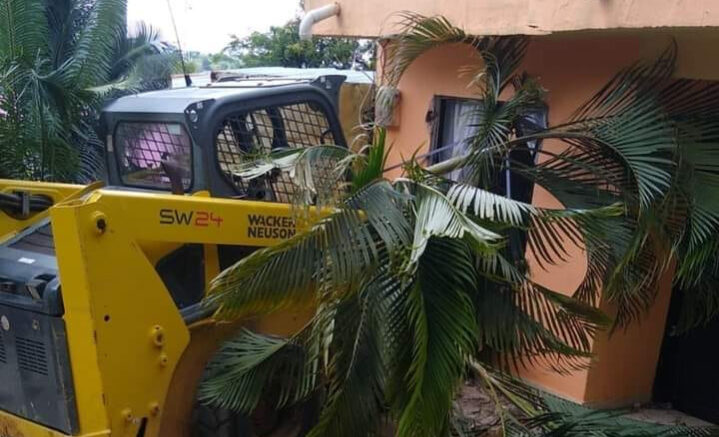 Qué peligro, minicargador chocó contra una vivienda en Ciénaga de Oro