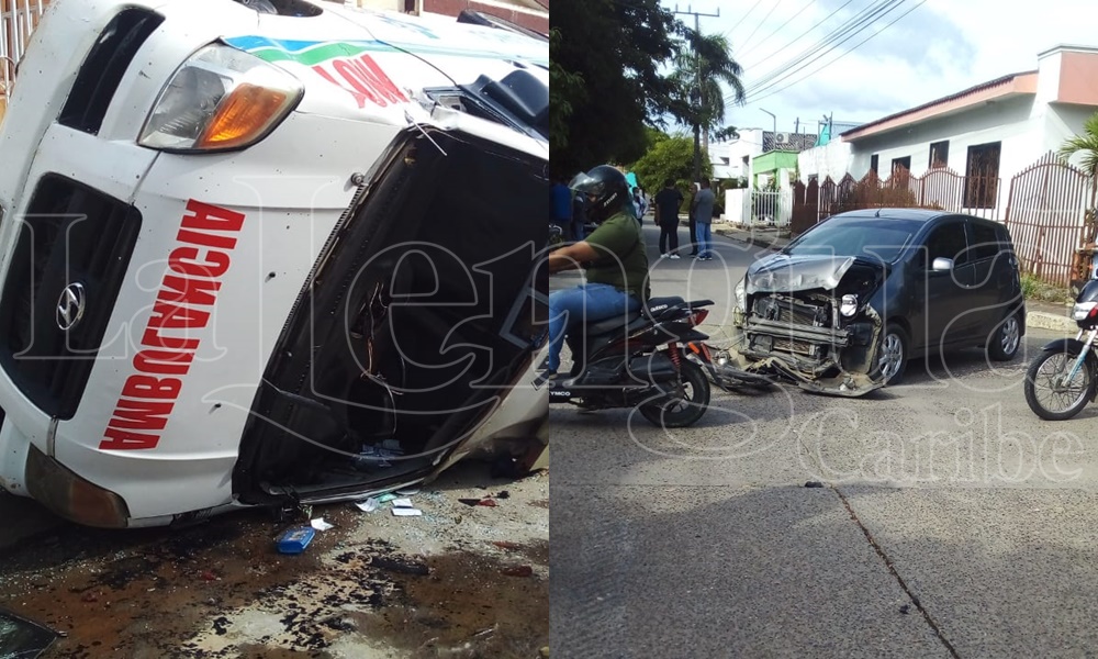 Aparatoso choque en El Centro de Montería, ambulancia terminó volcada