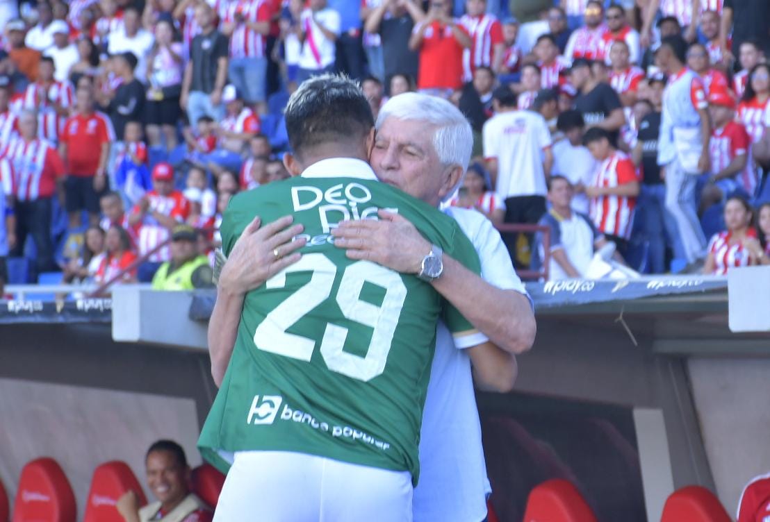 Lo quieren más que nunca, ‘Teo’ Gutiérrez ovacionado durante el duelo Junior – Cali en Barranquilla
