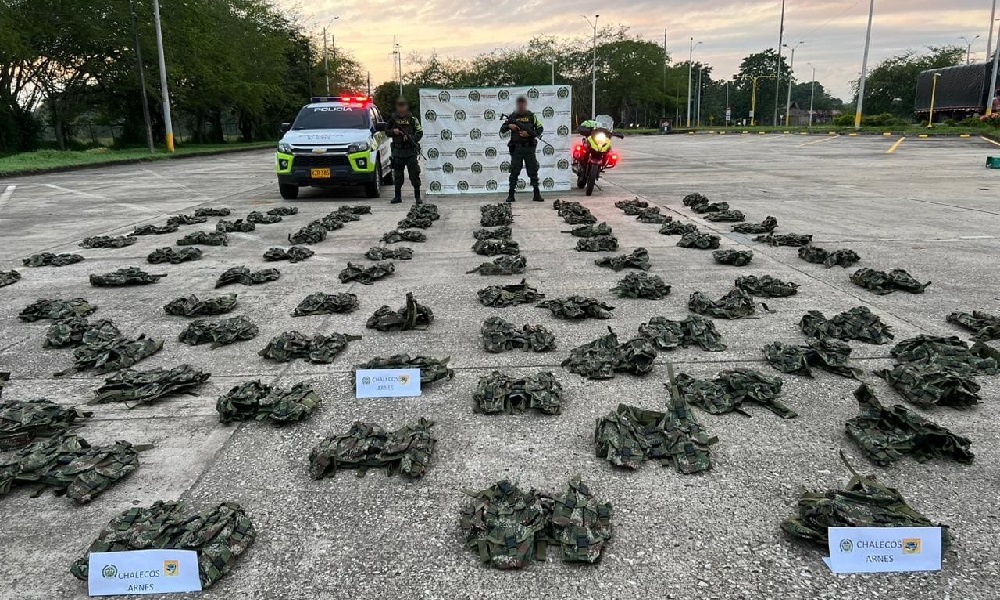 Incautan 150 chalecos arnés de uso privativo de las Fuerzas Militares en Córdoba
