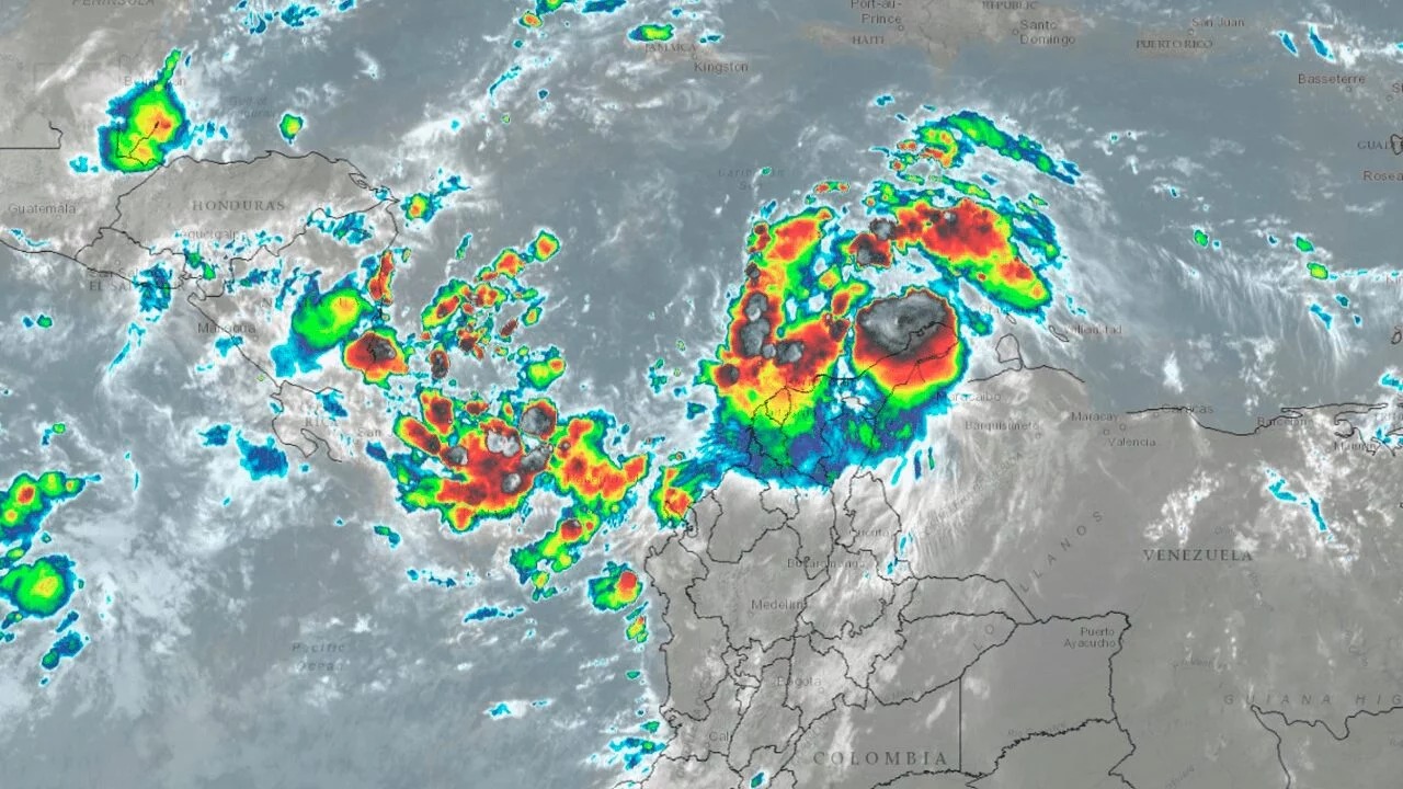 Zonas costeras de Córdoba están en alerta por coletazos de ‘Julia’ y habrá restricciones