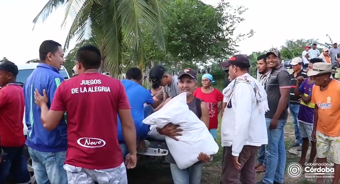 Familias en Ciénaga de Oro recibieron ayudas humanitarias por ola invernal