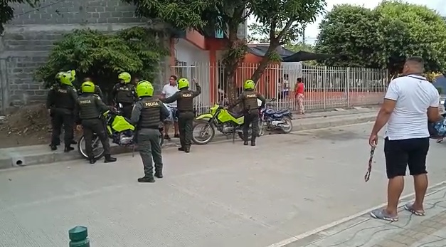 Procedimiento policial terminó en enfrentamientos con la comunidad en el barrio Minuto de Dios