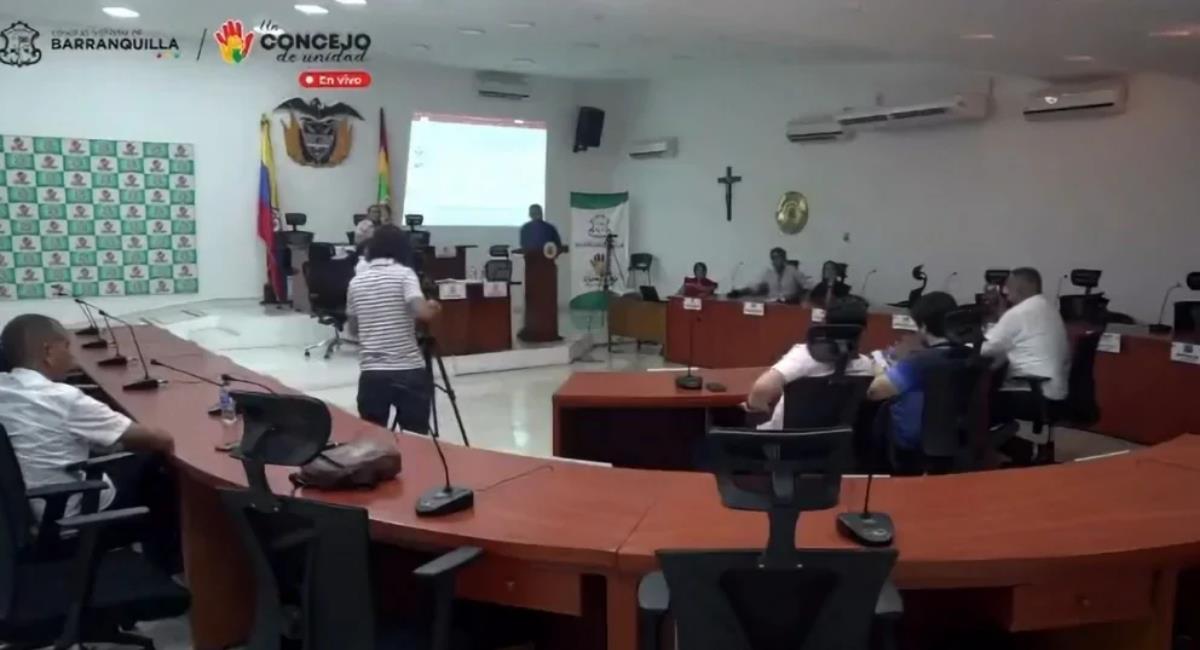 En plena sesión, Clan del Golfo amenaza a concejal de Barranquilla con asesinarle a toda su familia
