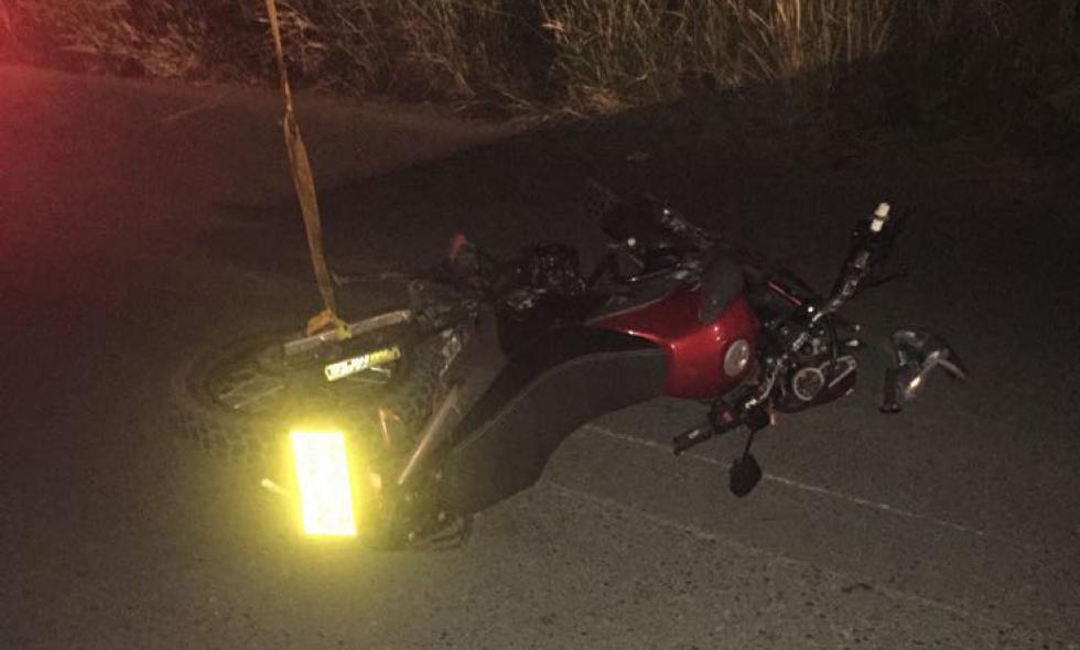 Motociclista perdió el control y chocó contra una tienda en Moñitos
