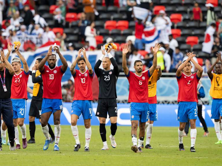 Costa Rica del colombiano Suárez vence a Japón y lucha por clasificar a octavos