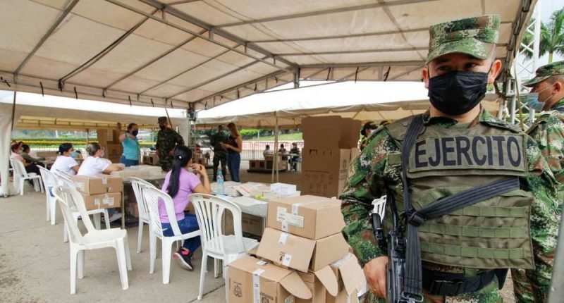 Militares y policías no podrán votar en Colombia, se hundió la reforma que lo buscaba