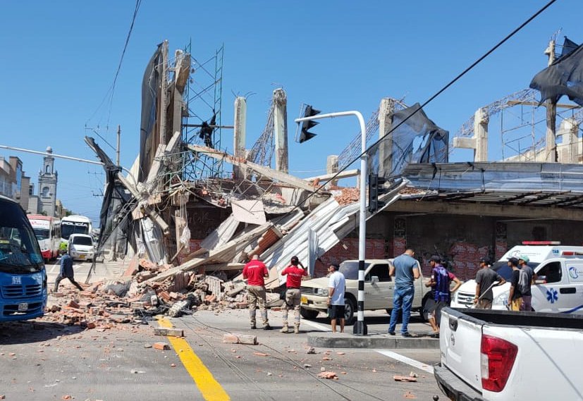 En video, se desplomó la estructura del antiguo edificio Cinema, en Barranquilla