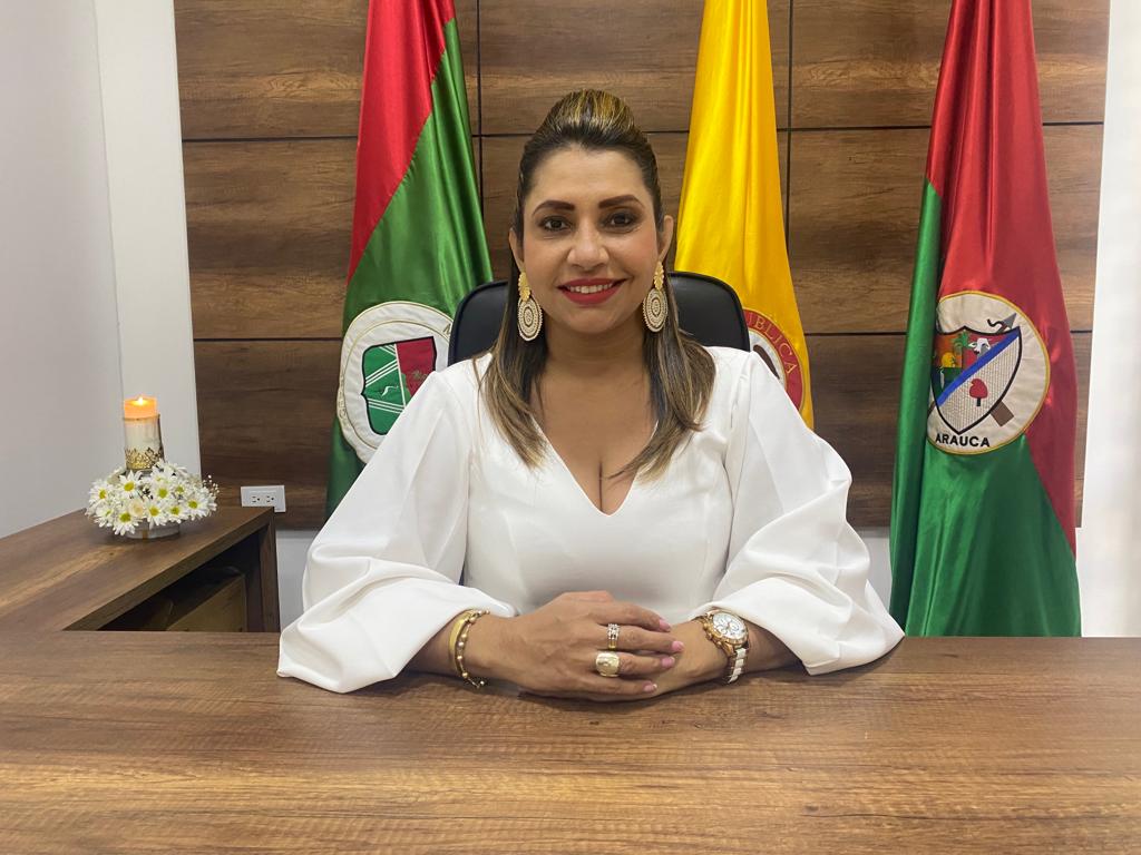 Gobernadora de Arauca denuncia que la están extorsionando por videos íntimos
