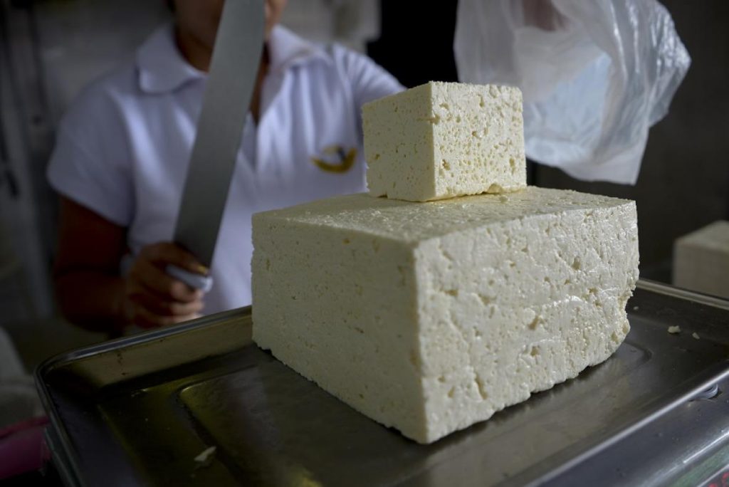 ¿A vivir sabroso? Y el precio del queso por las nubes