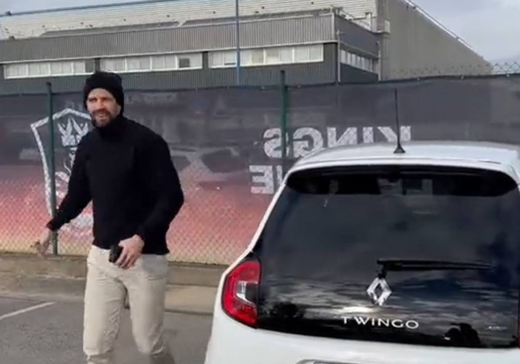 Respuesta para Shakira, Piqué llega a la Kings League montado en un Twingo