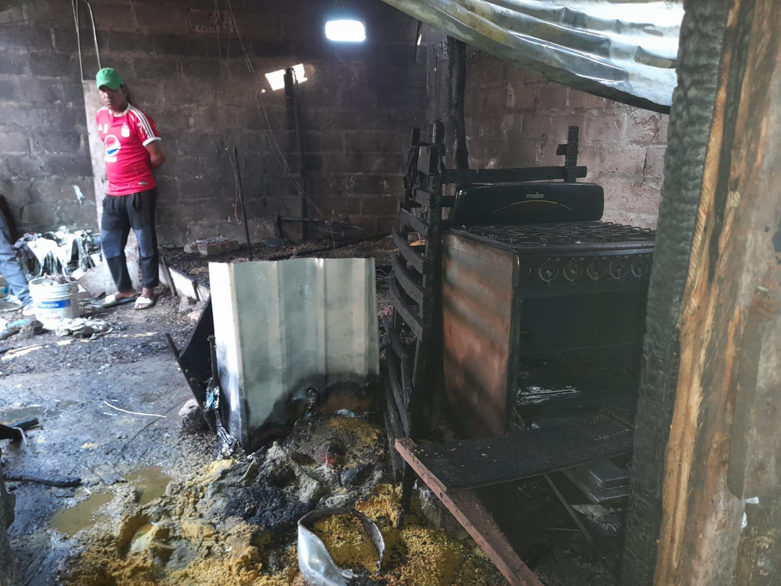 Lamentable, incendio consumió vivienda y galpón de pollos en Purísima