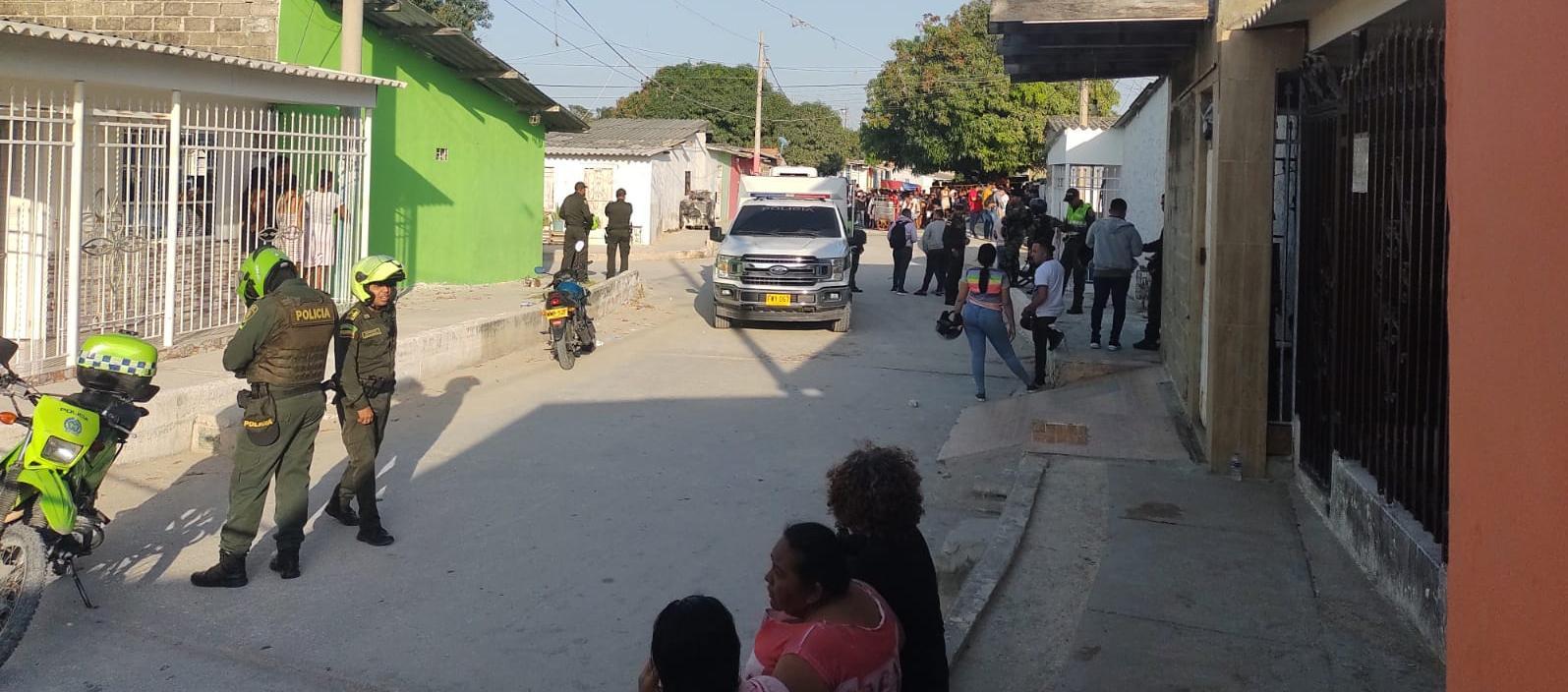 Sicarios en motocarro asesinaron a tres personas y dejaron tres más heridos en Barranquilla