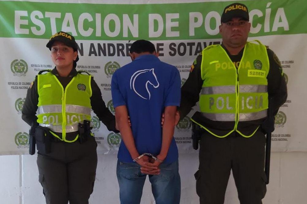 Lo capturaron por pegarle a su hijo y a un policía en San Andrés de Sotavento