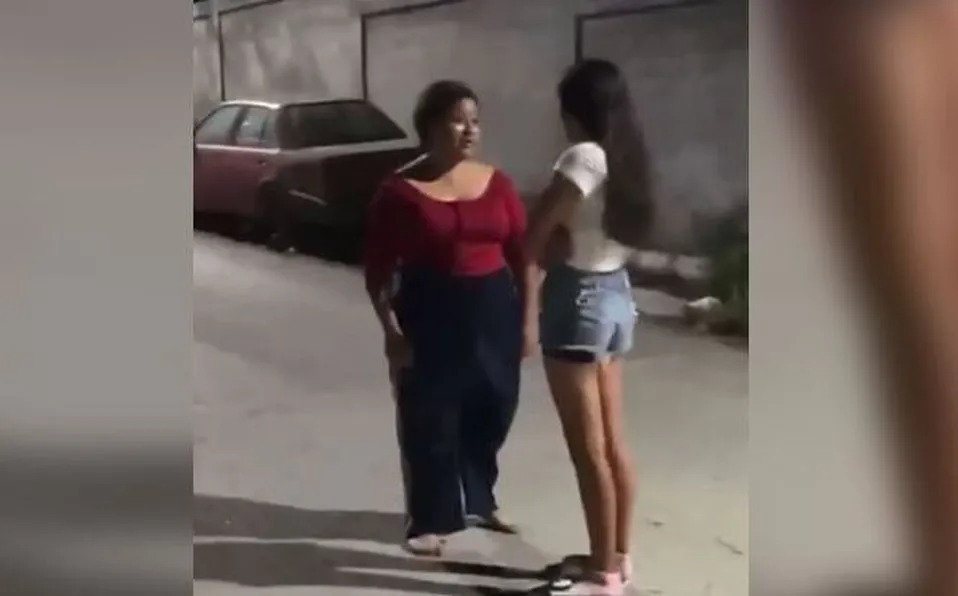 Madre golpea a su hija para «enseñarla» a defenderse del bullying