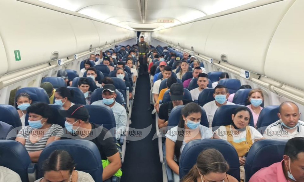 Avión presidencial trasladó a pasajeros varados, tras orden de Petro de colocarlos a disposición