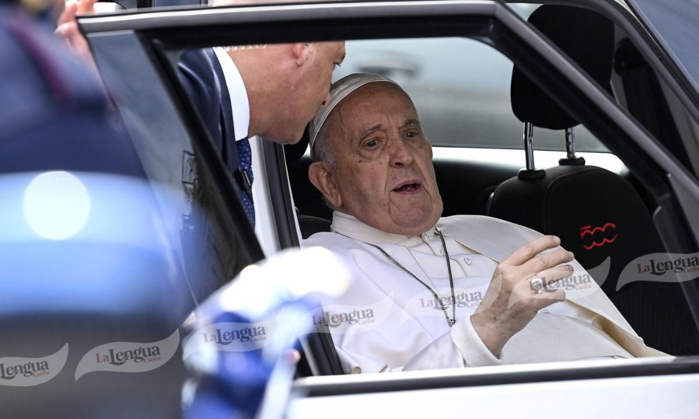 ‘Aún estoy vivo’: dice el Papa Francisco tras salir del hospital