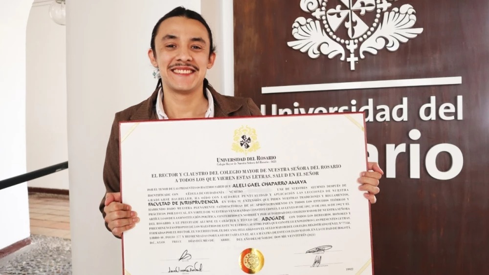 ‘Abogade’, se graduó por primera vez una persona no binaria en Colombia