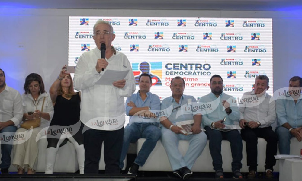 <strong>Uribe anunció que recogerá firmas en contra de las reformas del gobierno de Petro</strong>