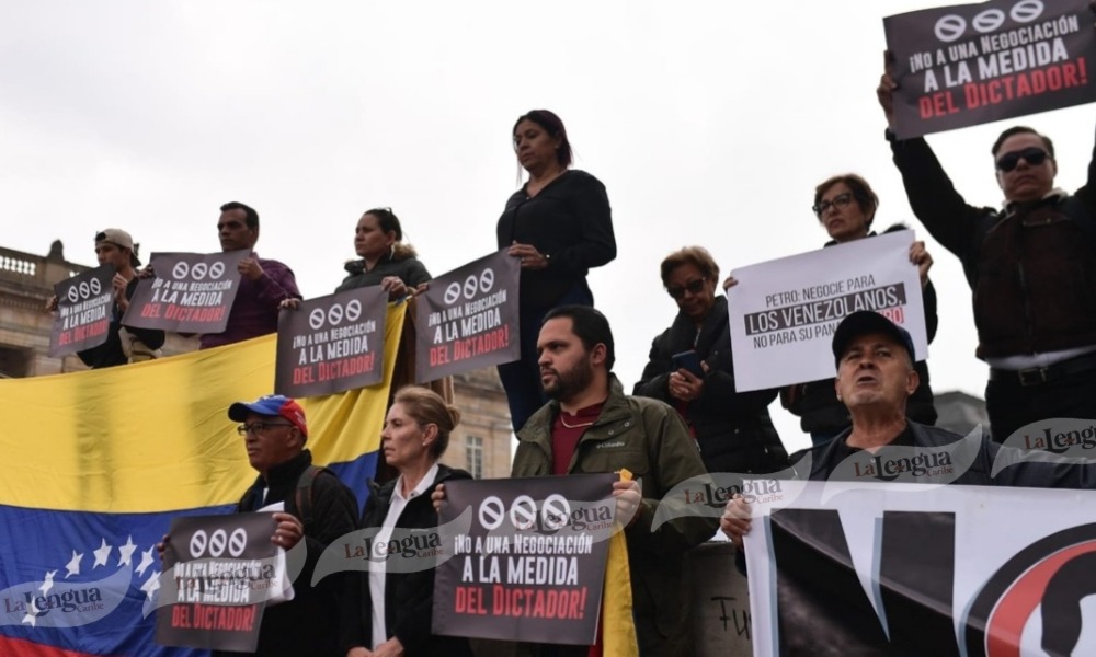 Venezolanos en Colombia exigen que no se hagan negociaciones con Nicolás Maduro