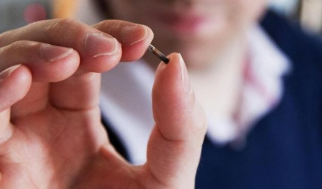 ¿Se lo pondría? Paciente chino aceptó ser el primero en implantarse un chip para dejar de tomar ron