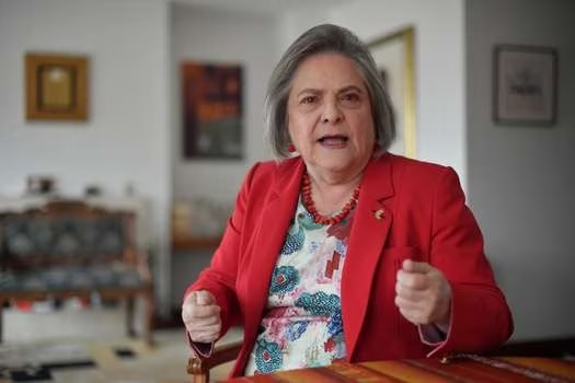 Se acabaron a la senadora Clara López por llamar “sirvienta” a exniñera de Laura Sarabia