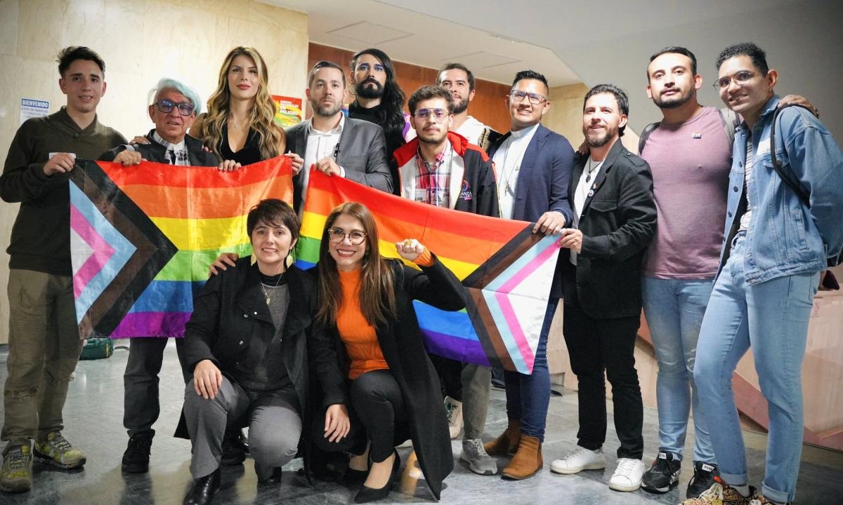 Prohibición de terapias de conversión a comunidad LGBTIQ+ pasa su primer debate