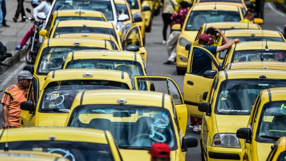 Taxistas advierten gran paro nacional por aumento de la gasolina y plataformas de transportes