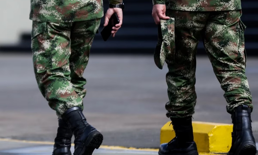19 soldados se negaron asesinar a una niña en el gobierno de Uribe y los sacaron del ejército