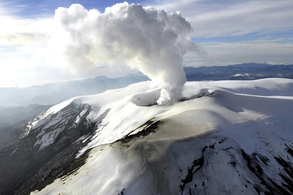 Volcán Nevado del Ruiz pasó a alerta amarilla, se reduce posibilidad de erupción