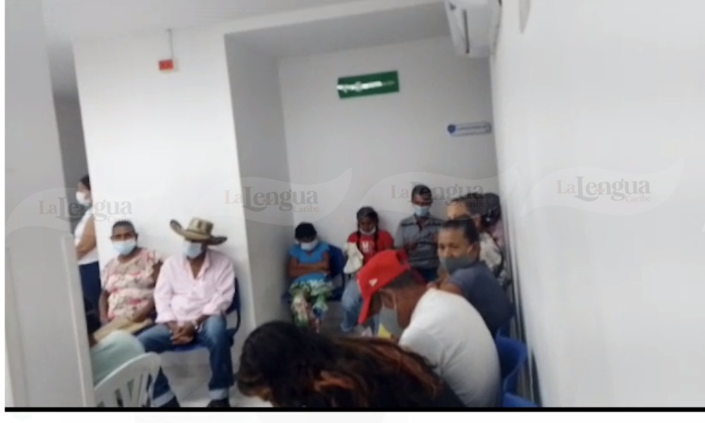Más de 60 abuelos llegaron a Medisinú y no los atendieron, el médico se iba de viaje y olvidaron avisarles