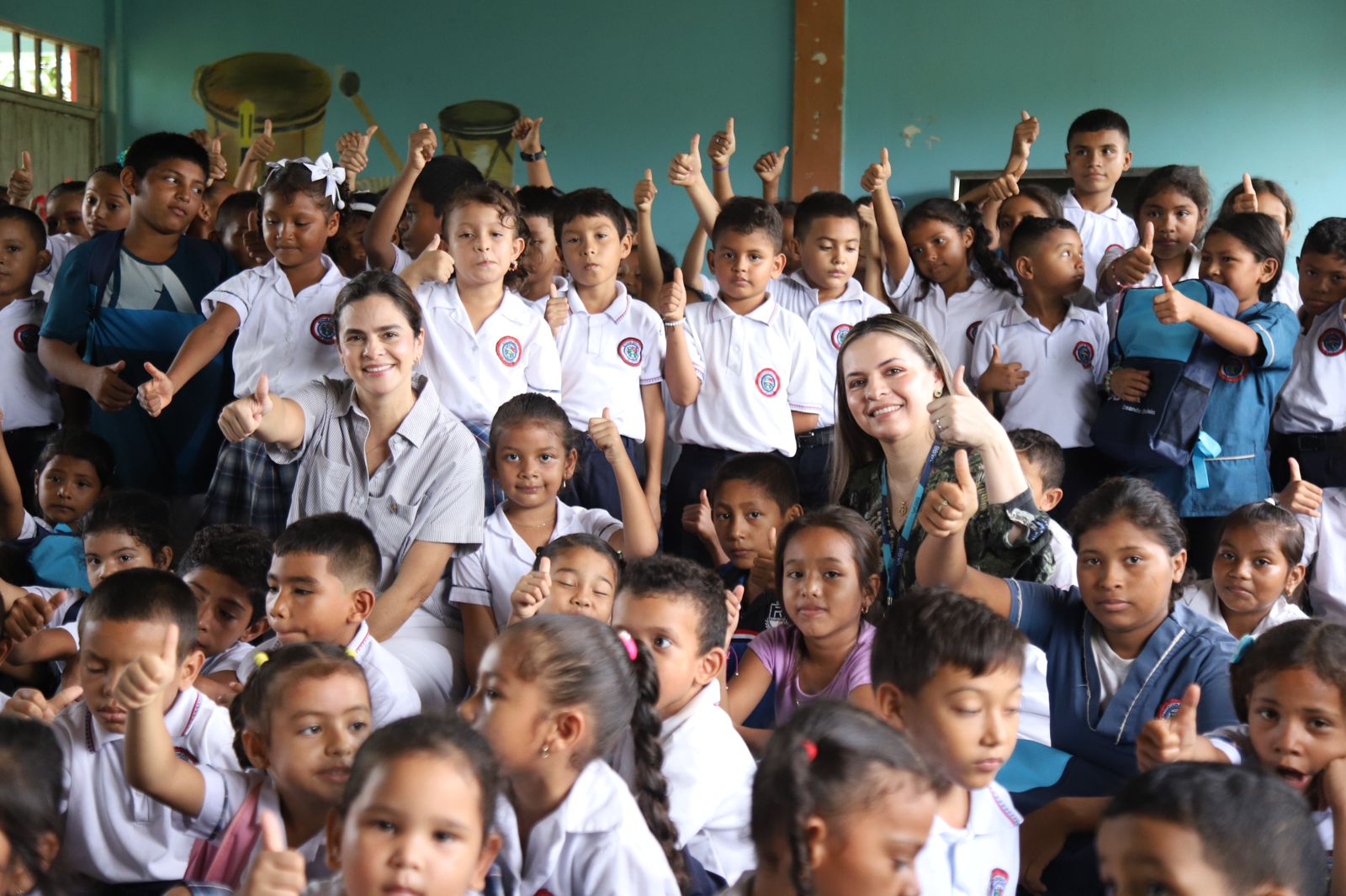 Gestora social entregó kits escolares a niños de la I. E. Los Garzones, sede Boca de la Ceiba